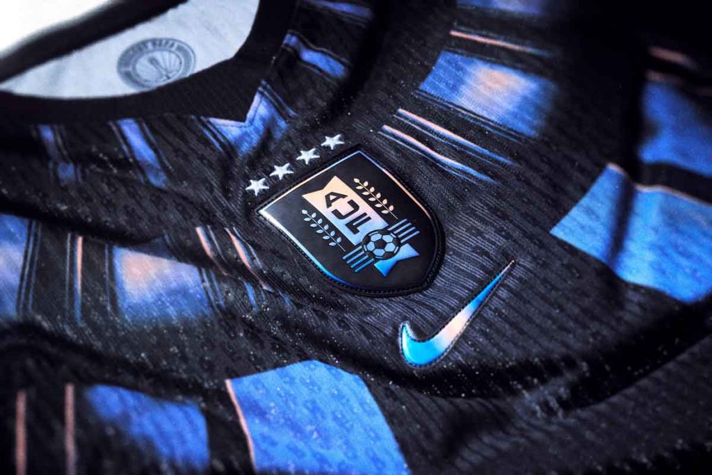 La nueva colección de Nike para Uruguay celebra 100 años del primer mundial con un diseño que rescata la arquitectura del Estadio Centenario.