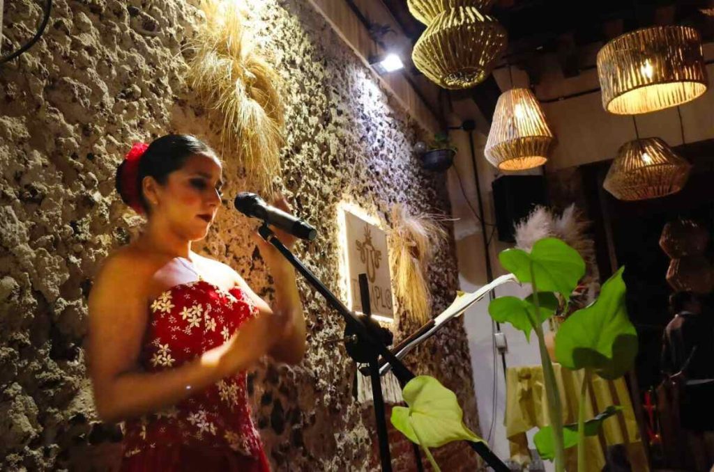 De Cantina en Cantina con Alucinados Seriales: Recorrido teatral por cantinas en CDMX