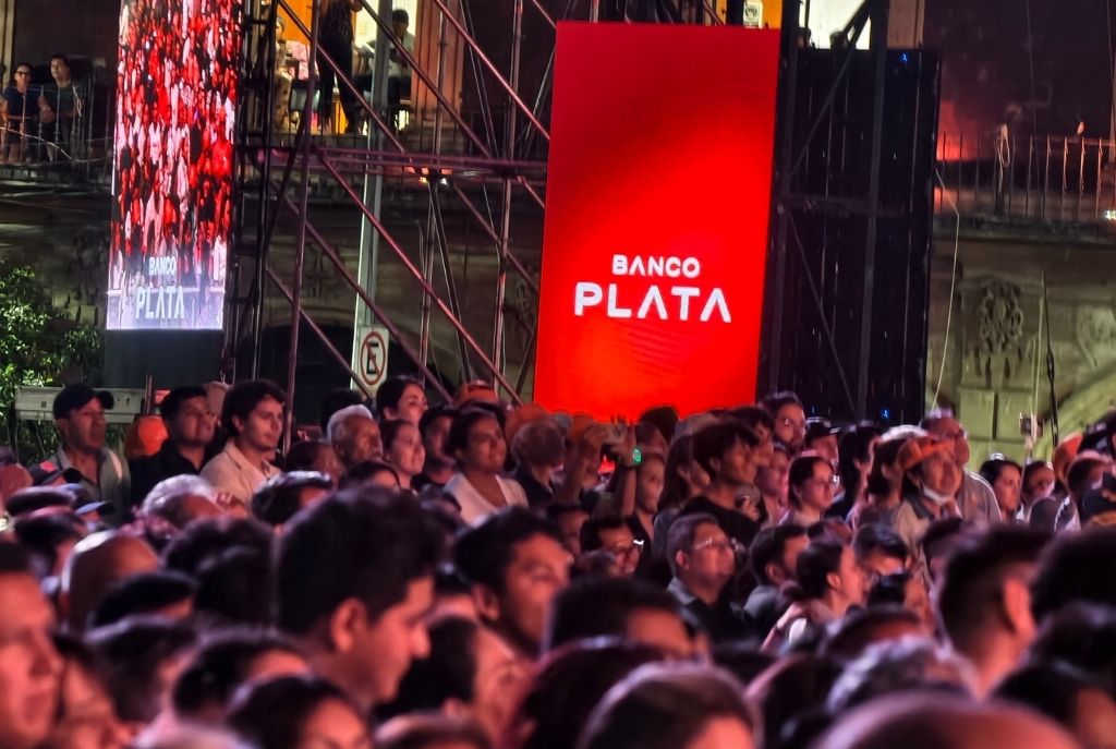 Andrea Bocelli reunió a más de 300 mil personas en el Zócalo gracias a Banco Plata 2