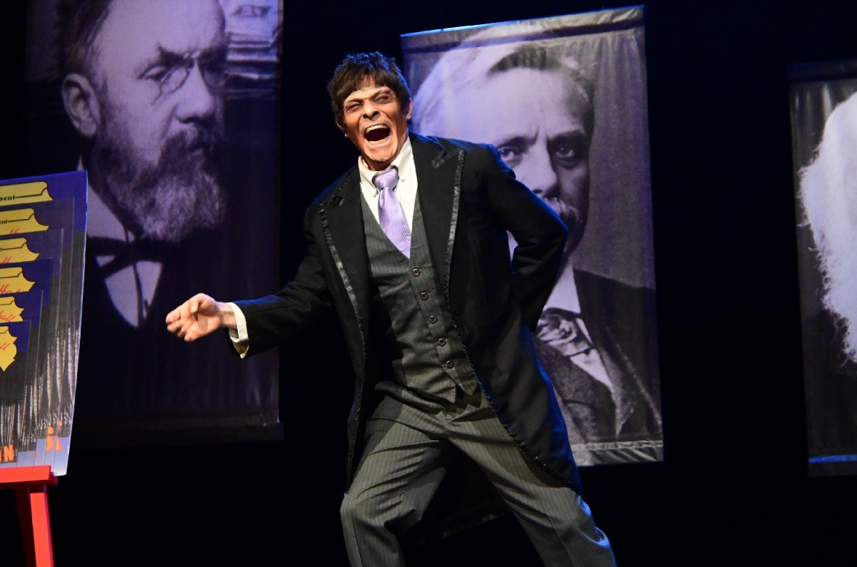 Brontis Jodorowsky en el monólogo El Gorila