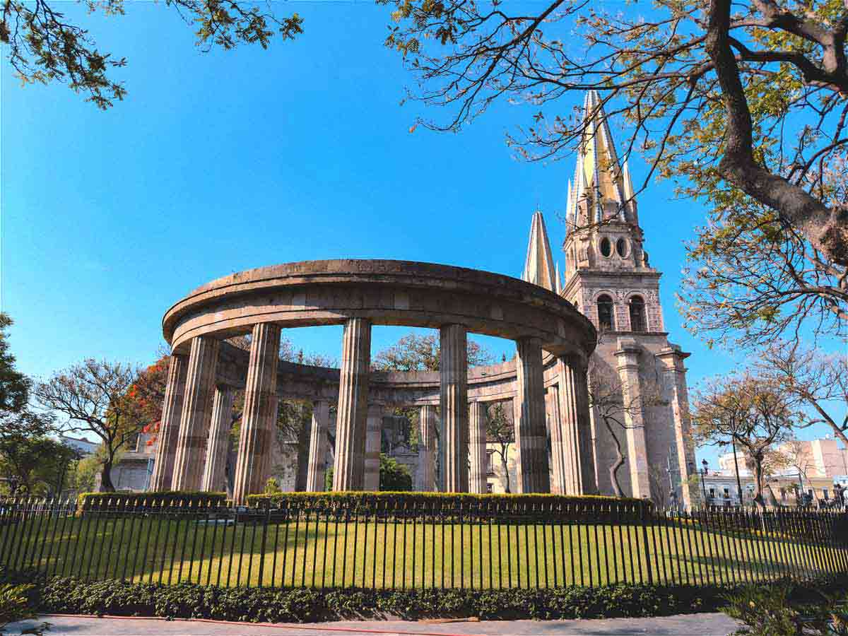 guadalajara-rotonda-catedral