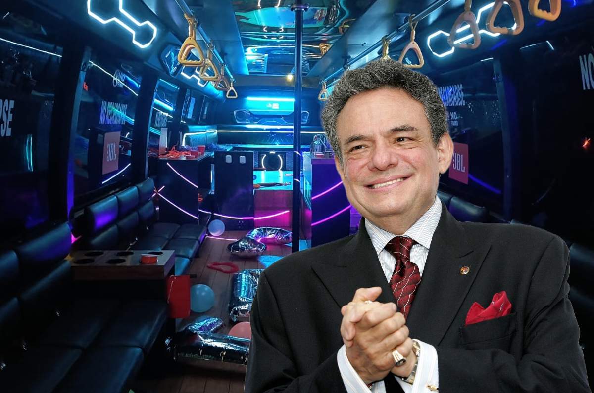 José José en un party bus que recorre la ciudad de México