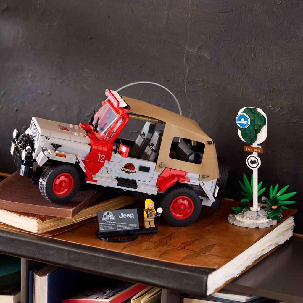 Lego presenta una colección de Jurassic World con figuras de acción, fósiles de Triceratops y vehículos de cine para fans de todas las edades.