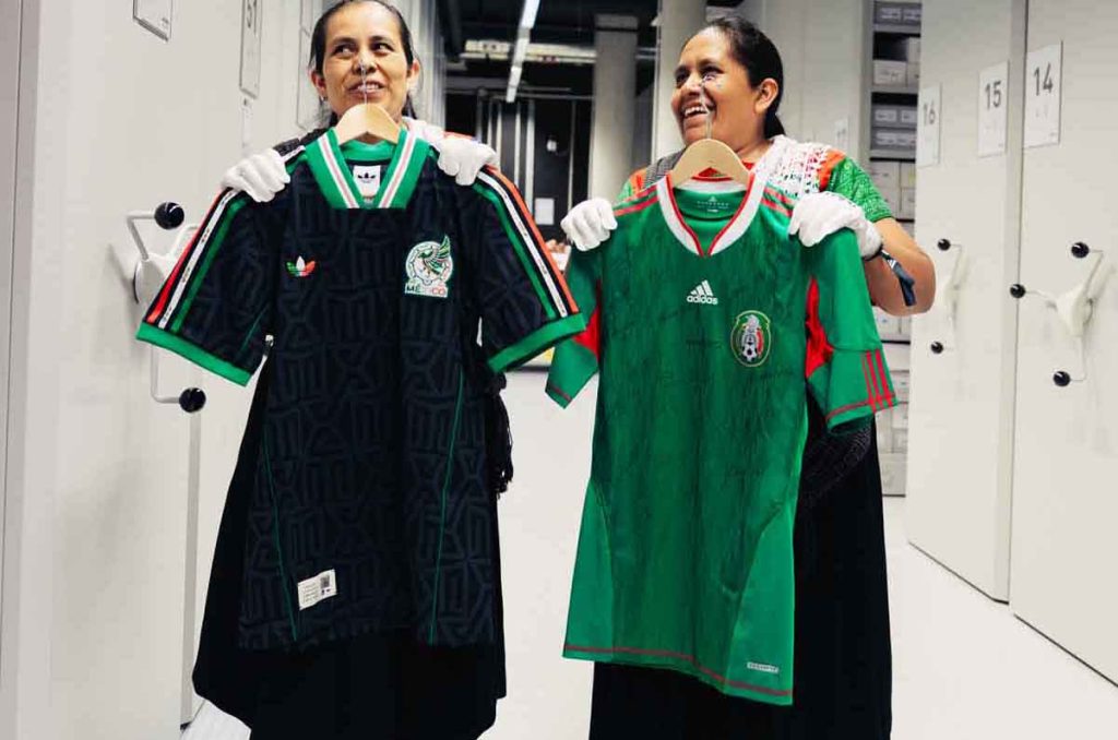 El tercer jersey de la Selección Nacional de México es la primera pieza artesanal de adidas en su archivo global de Herzogenaurach, Alemania.