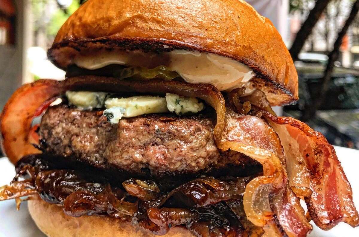 Dónde comer hamburguesas gigantes en CDMX