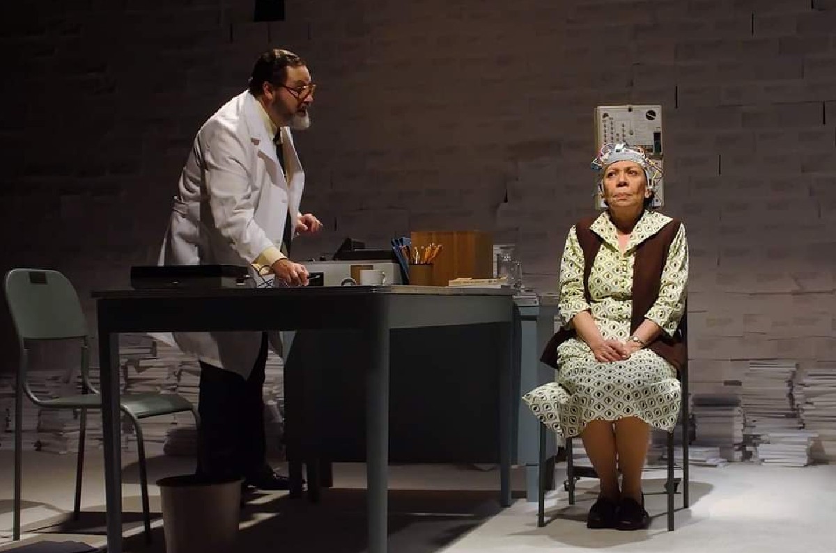 luisa-huetas-interpretando-a-maria-molier-en-la-obra-el-diccionario