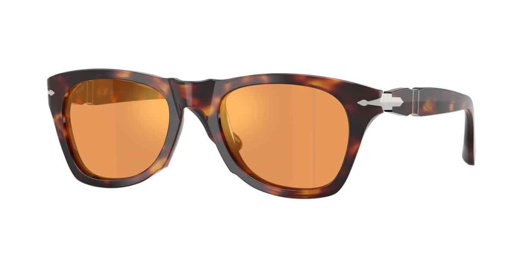 Conoce la nueva colección Persol SS26 Riviera. Incluye los modelos PO8001S, Gae y Guido con cristales Barberini para un estilo italiano auténtico.