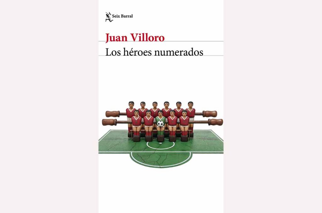 Juan Villoro lanza Los héroes numerados con Editorial Planeta para explorar la historia de astros como Messi y el impacto social del balón.