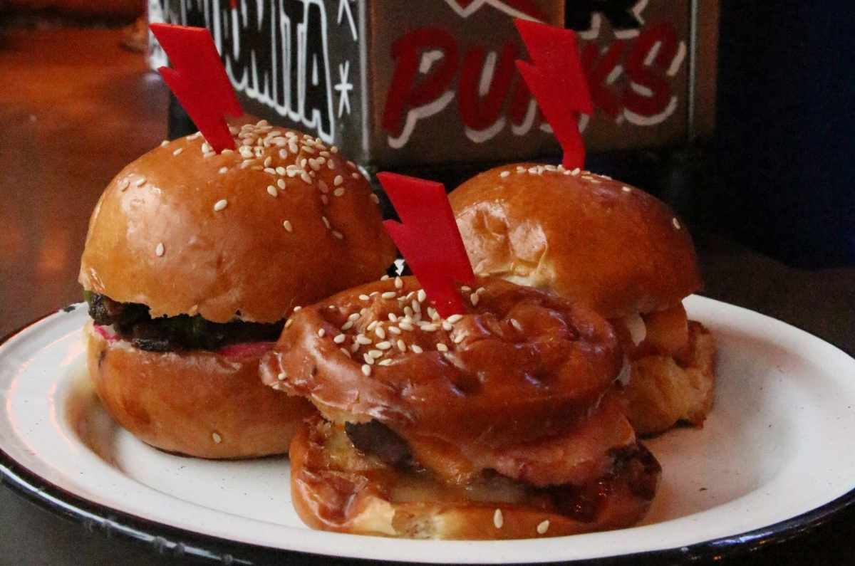 speed-dating-pambolero-en-cdmx-habra-chelas-burgers-y-citas-rapidas-en-indomita-1