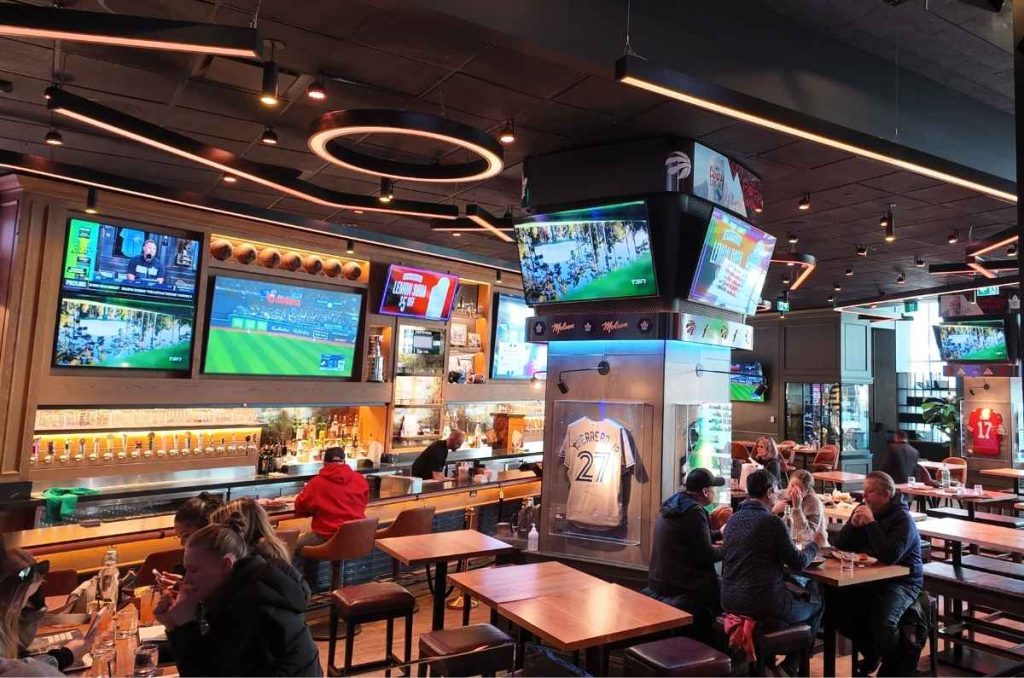 Real Sports Bar & Grill
