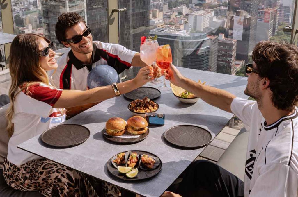 Sofitel Mexico: Le Club Sofitel con pantallas gigantes para el Mundial