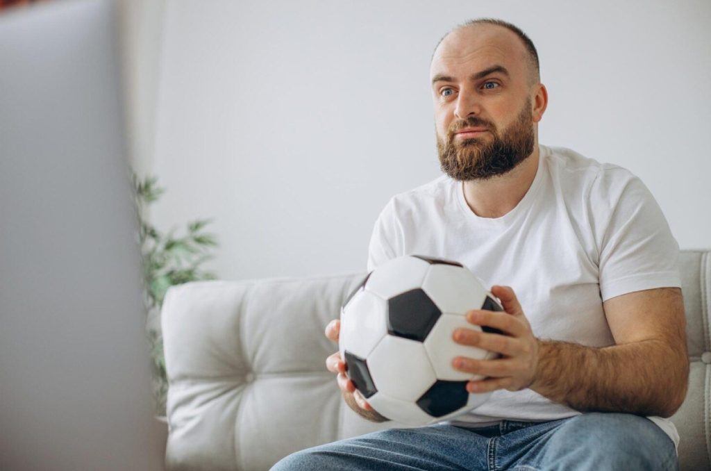 Cómo el fútbol, las redes sociales y las plataformas interactivas compiten por la atención del usuario