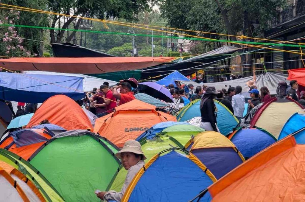 CNTE mantiene plantón en CDMX