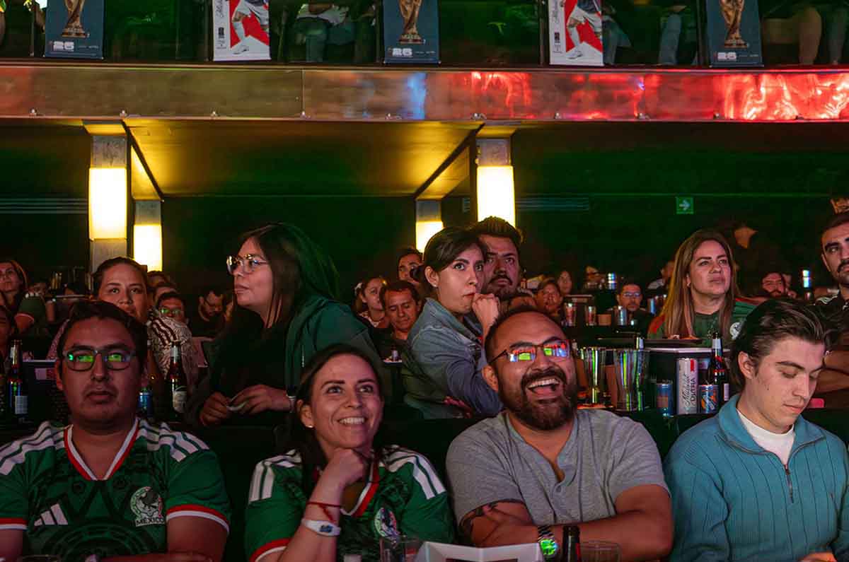 Beer gardens con el trofeo de la FIFA en vivo para ver el Mundial