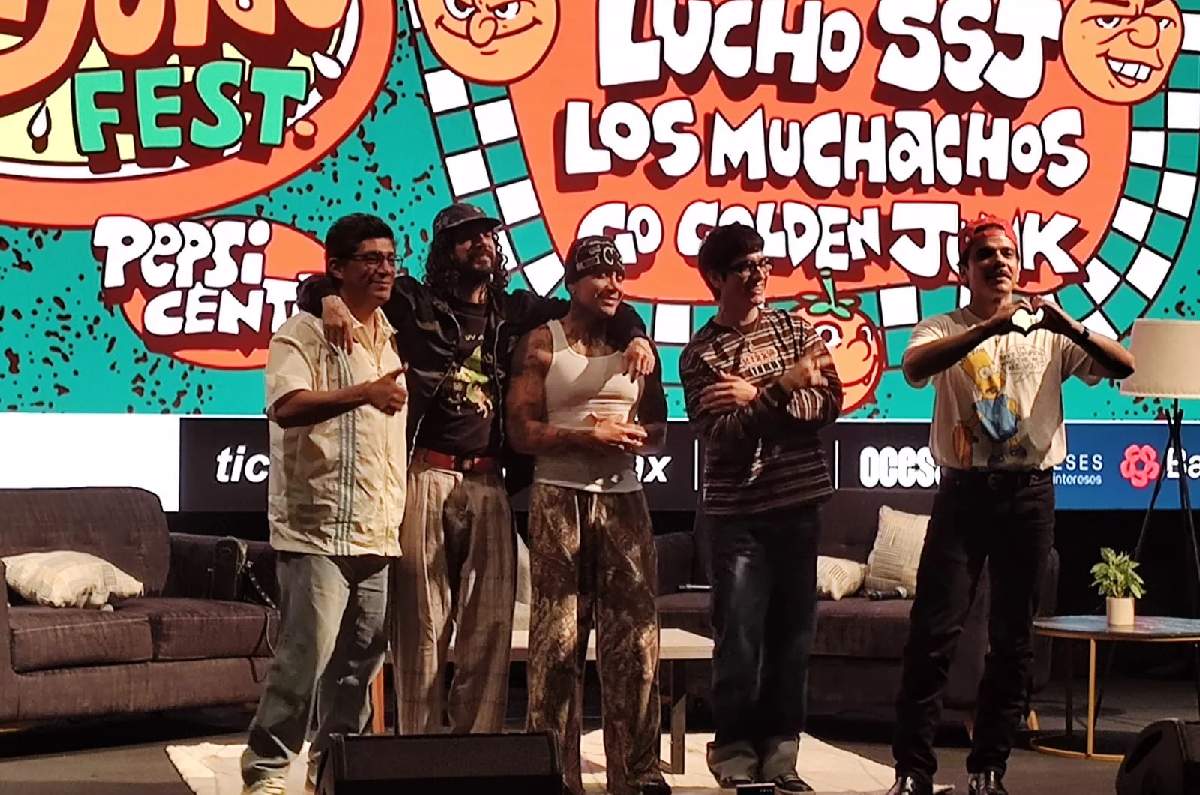 Participantes del More Juice Fest en conferencia